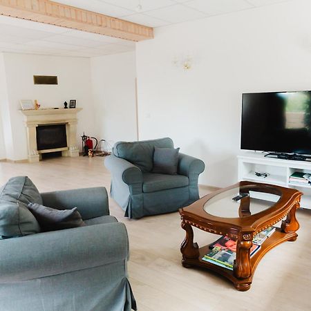 Konrad Family Guesthouse กูรัซซาเร ภายนอก รูปภาพ
