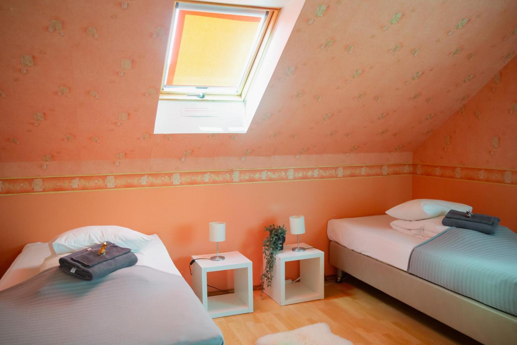 Konrad Family Guesthouse กูรัซซาเร ห้อง รูปภาพ