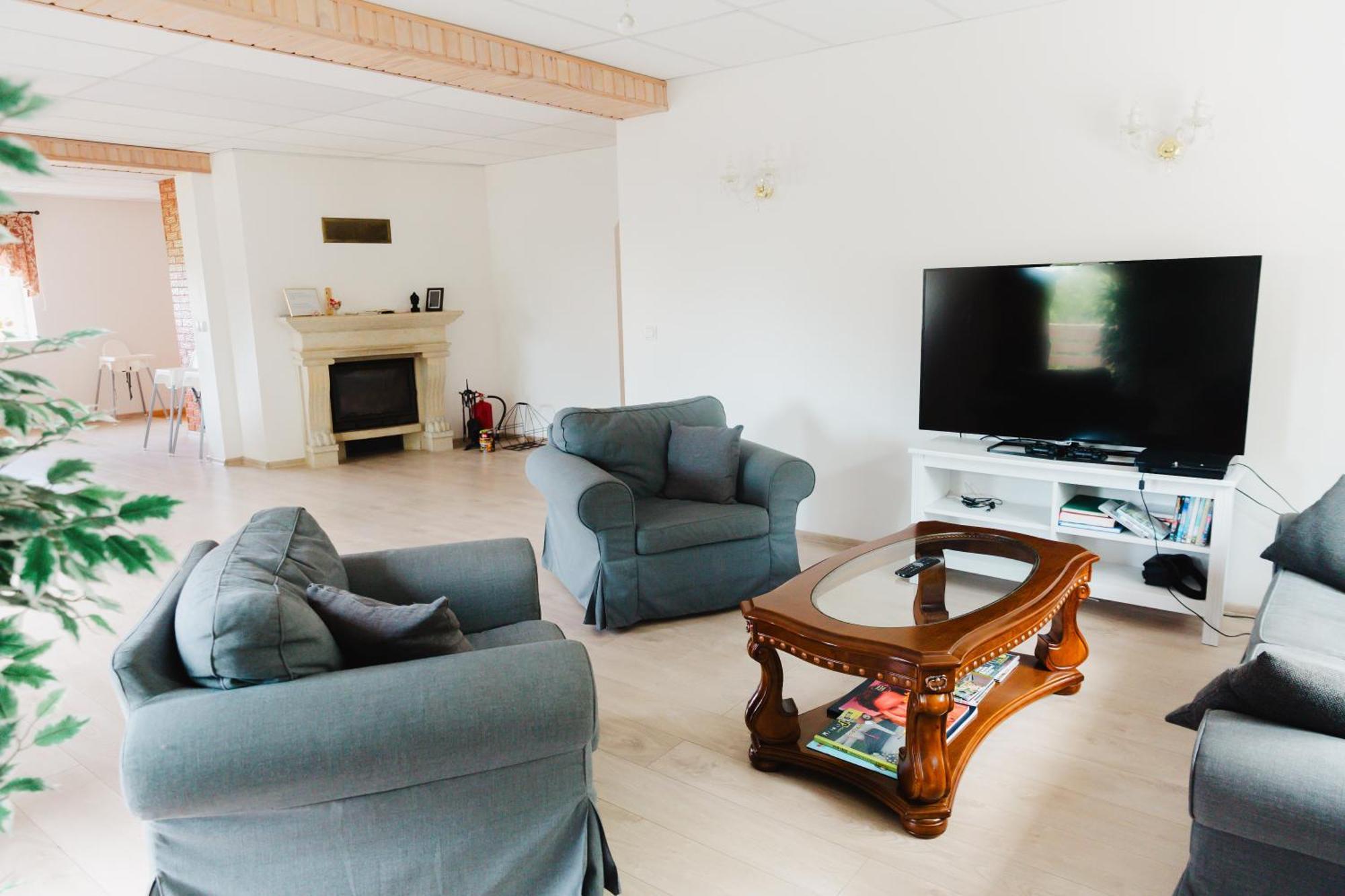 Konrad Family Guesthouse กูรัซซาเร ภายนอก รูปภาพ