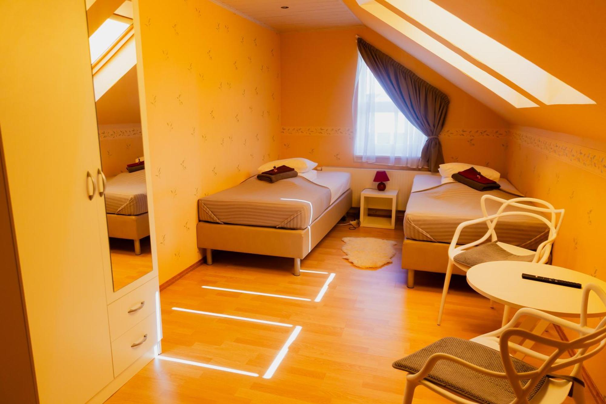 Konrad Family Guesthouse กูรัซซาเร ห้อง รูปภาพ
