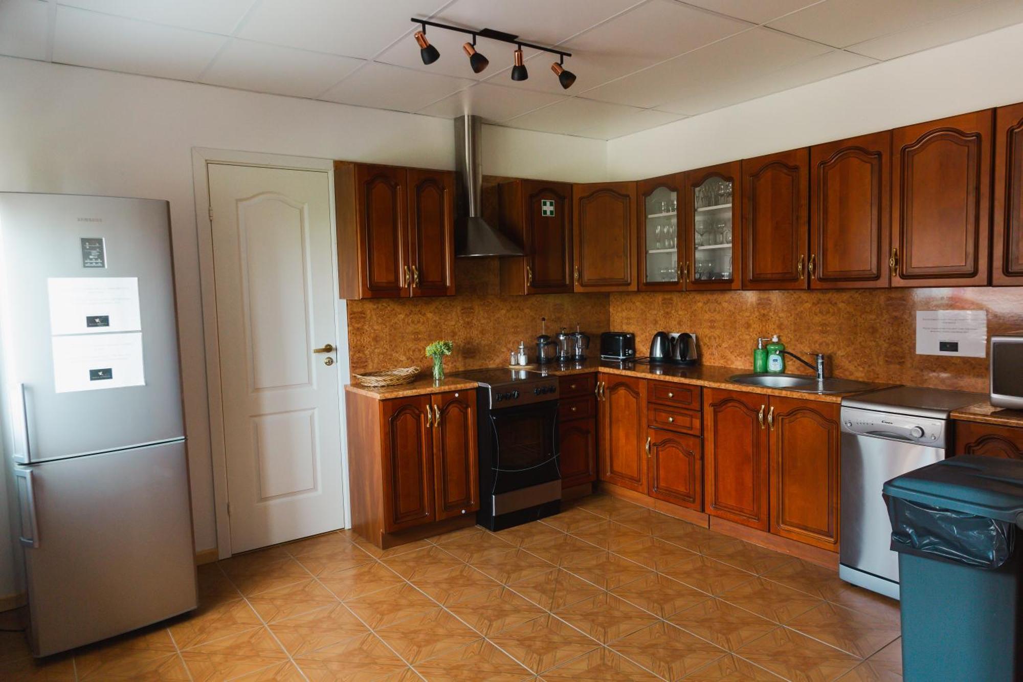 Konrad Family Guesthouse กูรัซซาเร ภายนอก รูปภาพ
