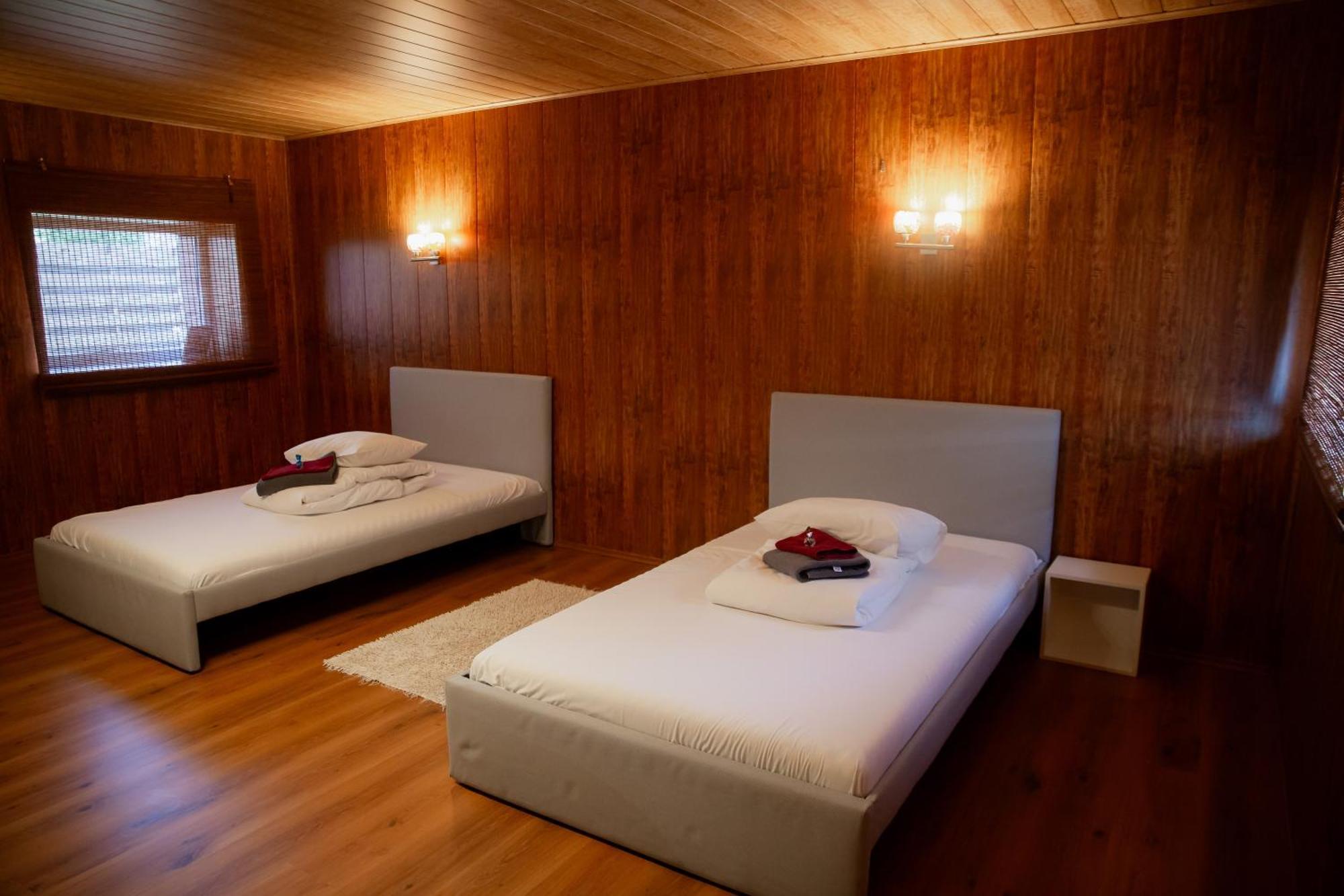 Konrad Family Guesthouse กูรัซซาเร ห้อง รูปภาพ