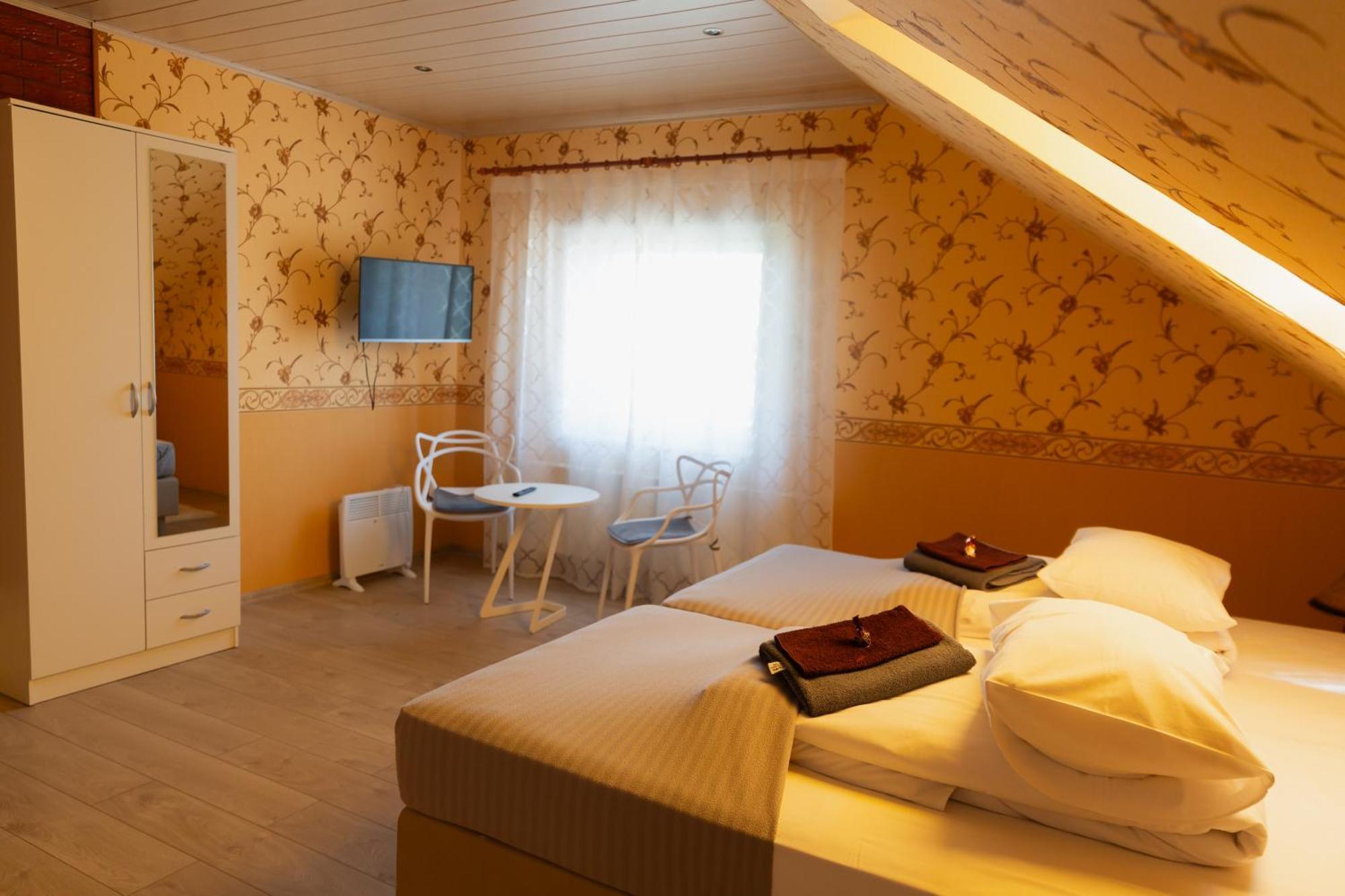Konrad Family Guesthouse กูรัซซาเร ห้อง รูปภาพ