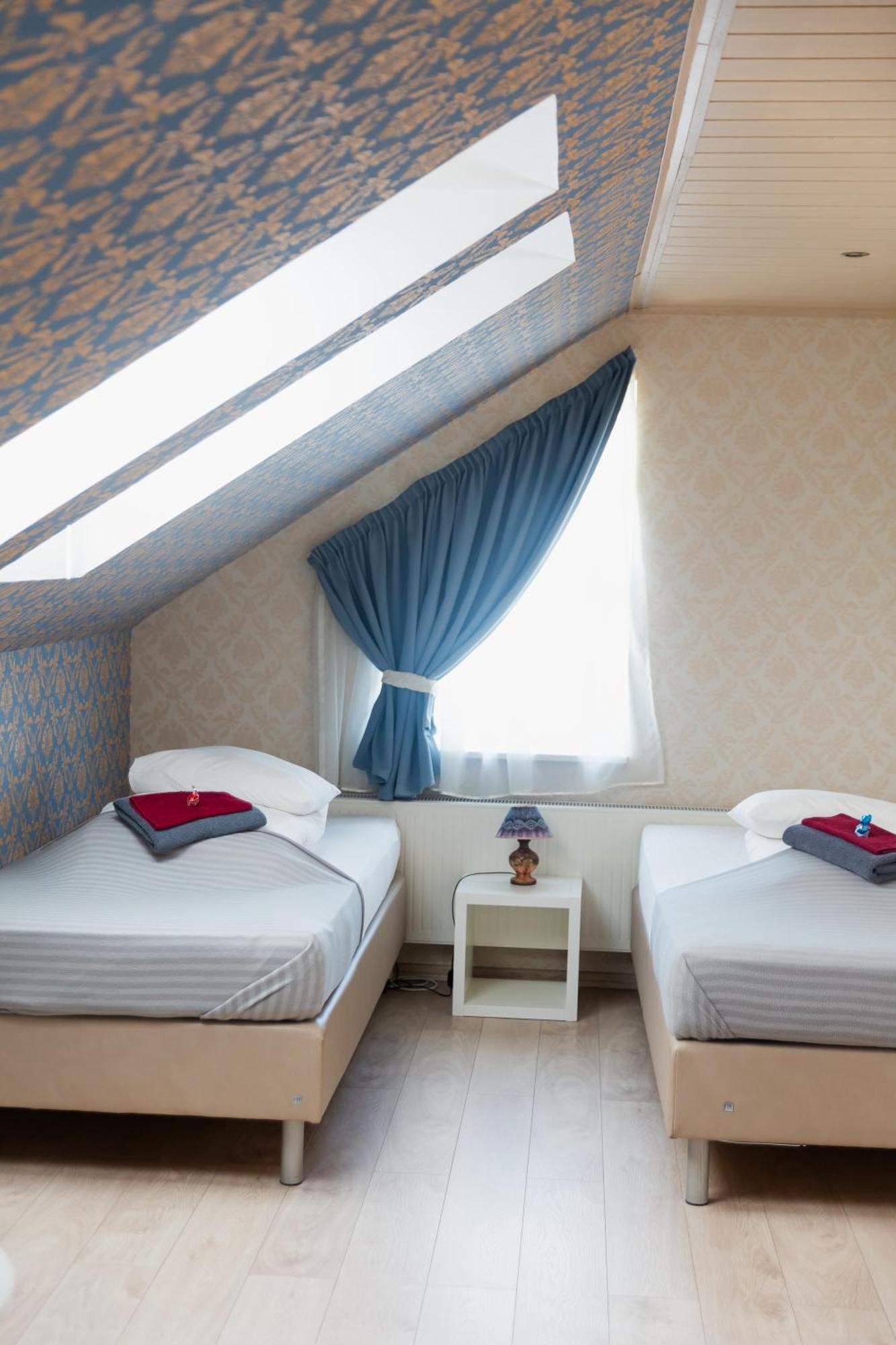 Konrad Family Guesthouse กูรัซซาเร ภายนอก รูปภาพ