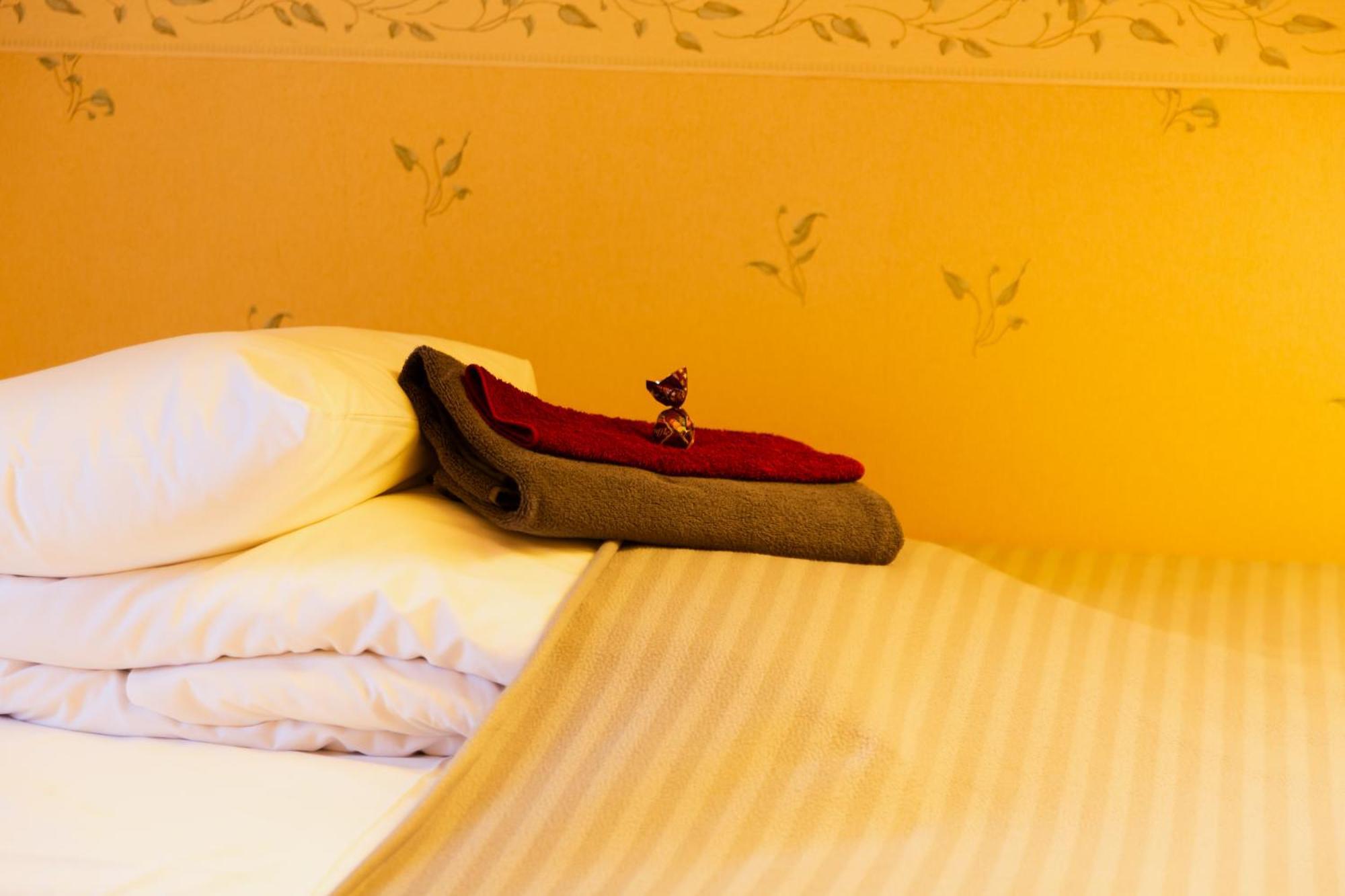 Konrad Family Guesthouse กูรัซซาเร ห้อง รูปภาพ