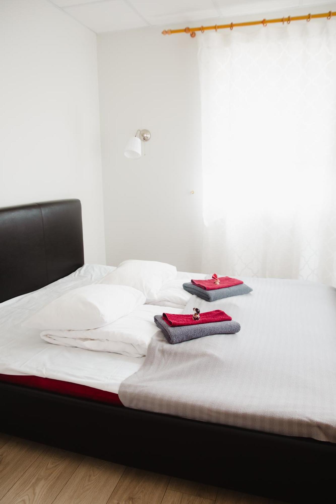 Konrad Family Guesthouse กูรัซซาเร ห้อง รูปภาพ