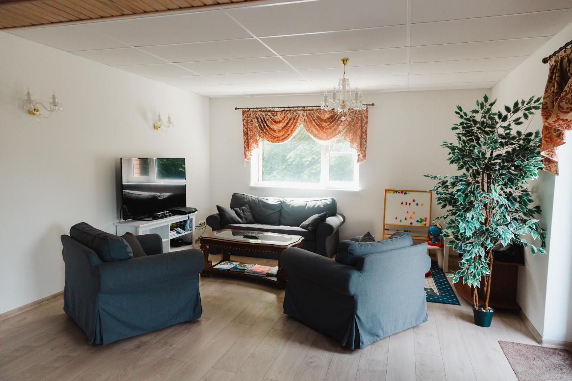 Konrad Family Guesthouse กูรัซซาเร ภายนอก รูปภาพ