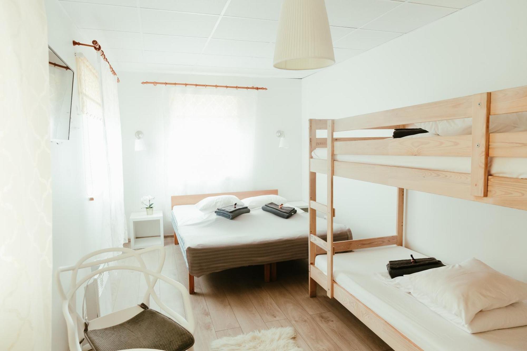 Konrad Family Guesthouse กูรัซซาเร ภายนอก รูปภาพ