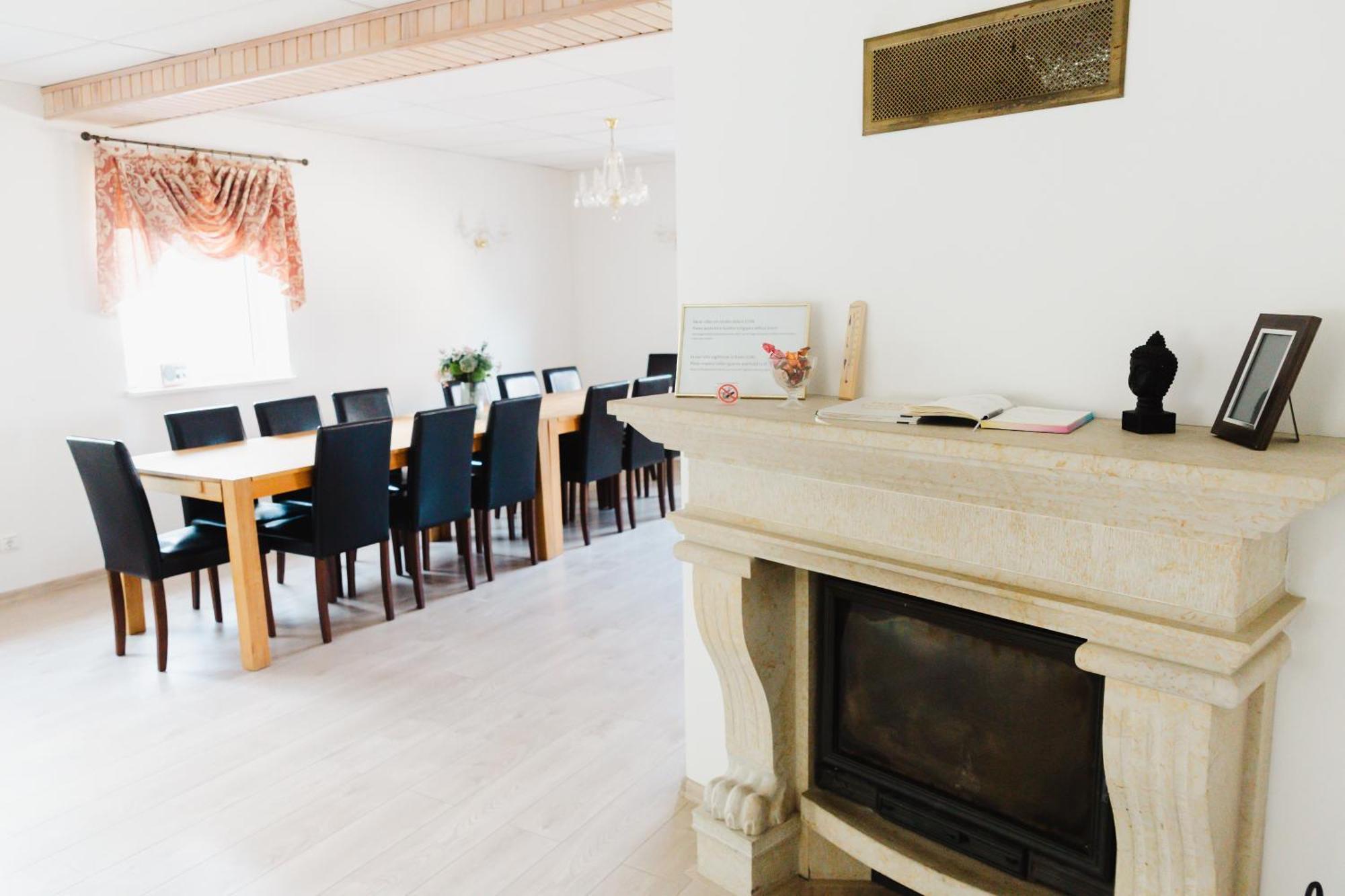 Konrad Family Guesthouse กูรัซซาเร ภายนอก รูปภาพ