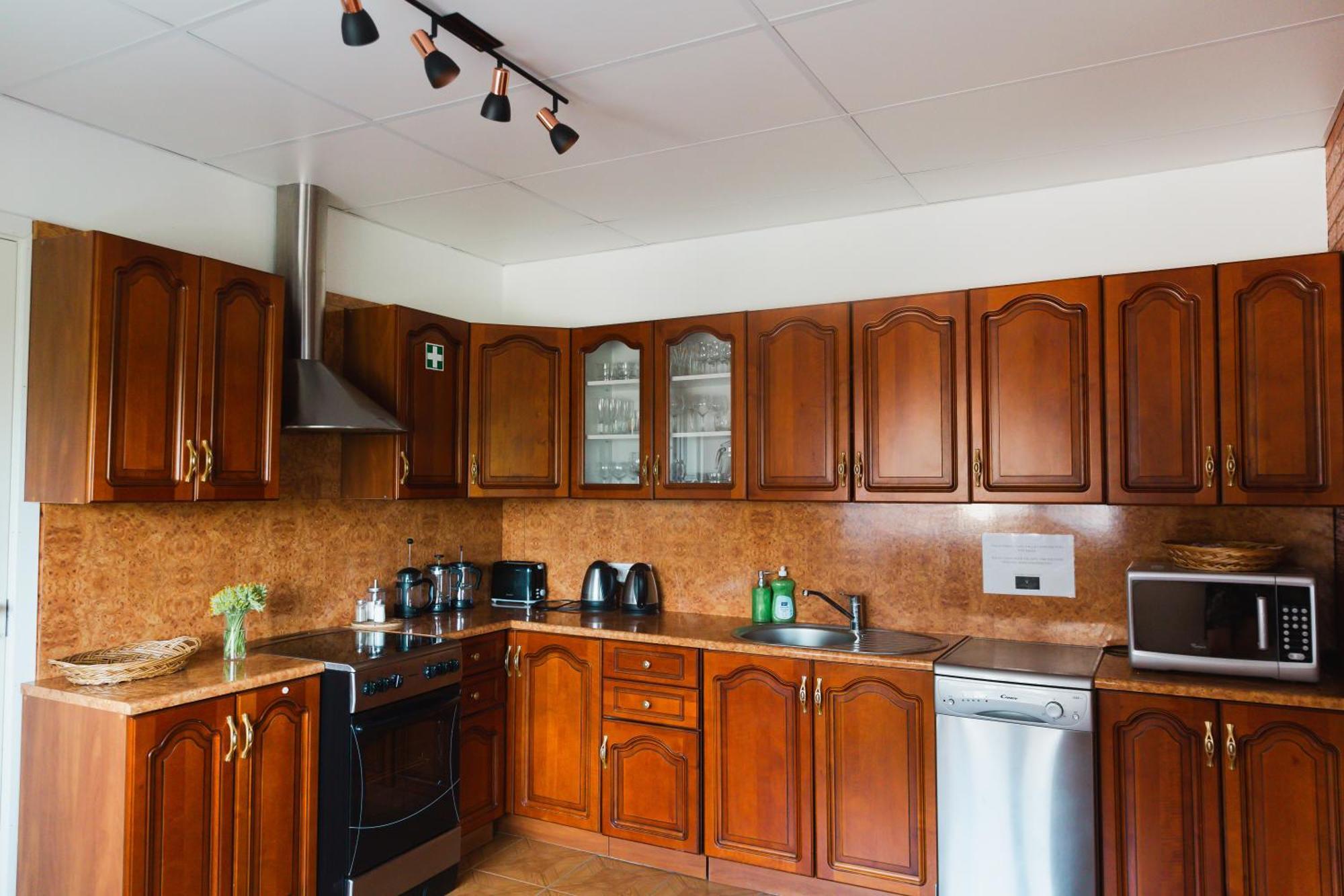 Konrad Family Guesthouse กูรัซซาเร ภายนอก รูปภาพ