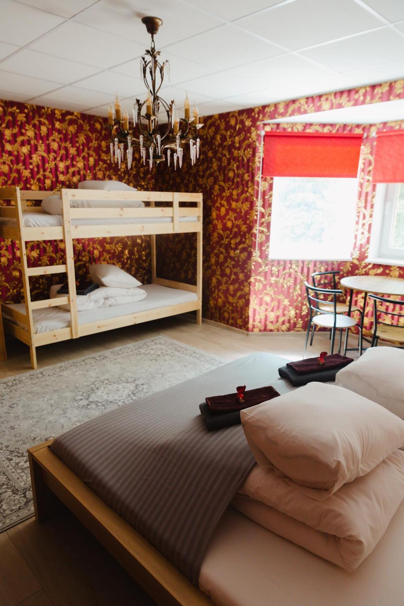 Konrad Family Guesthouse กูรัซซาเร ภายนอก รูปภาพ