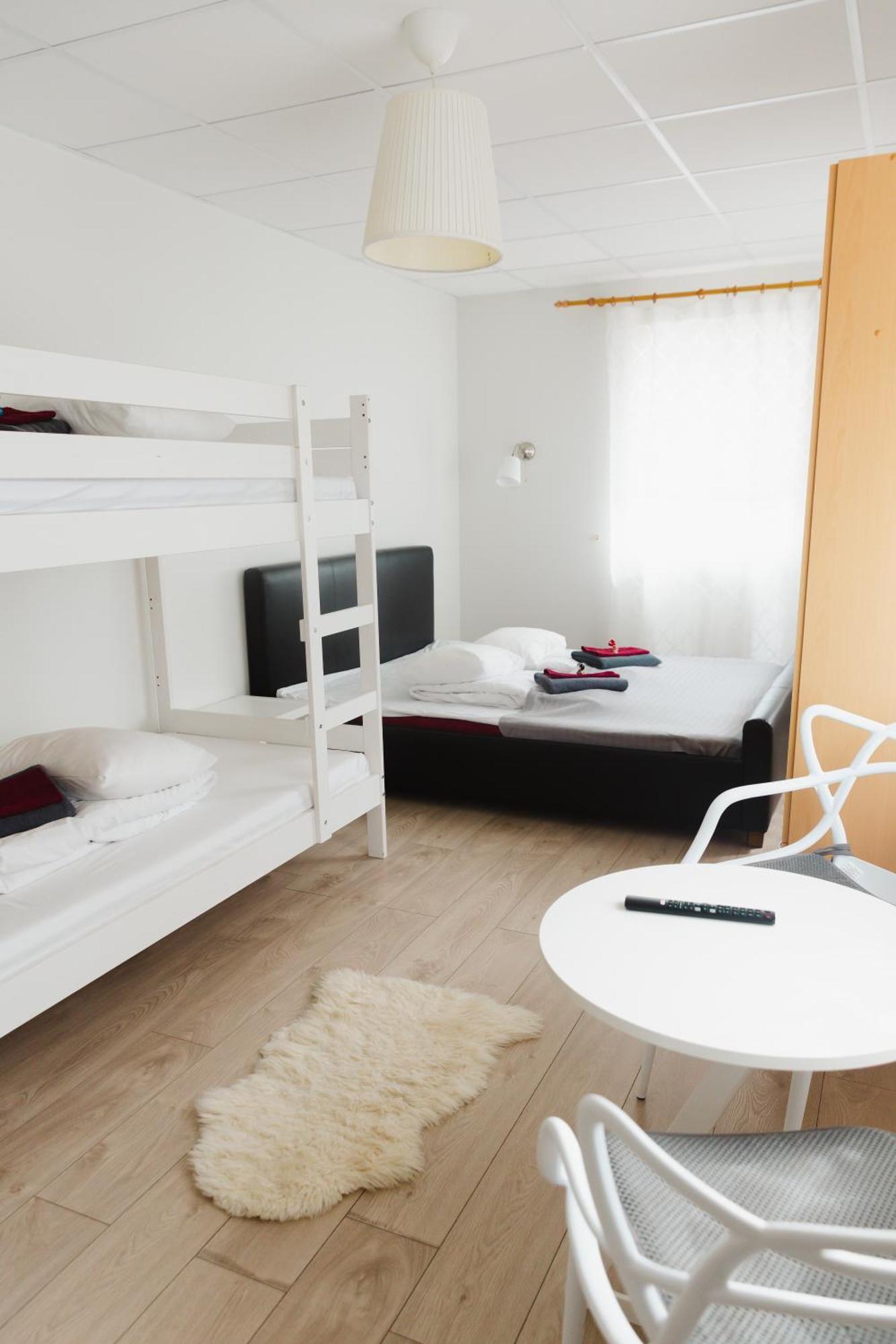 Konrad Family Guesthouse กูรัซซาเร ภายนอก รูปภาพ
